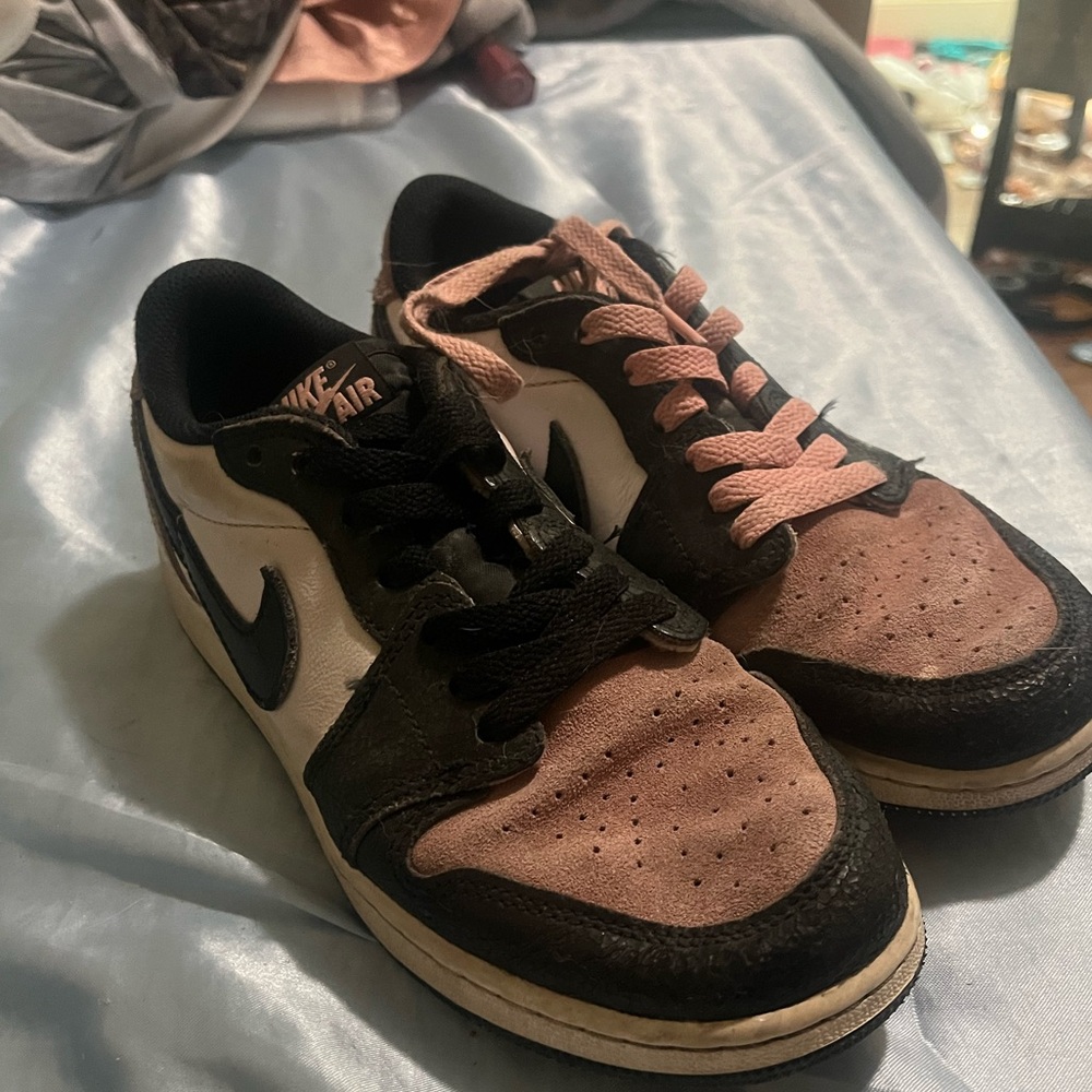 pink and black jordan one